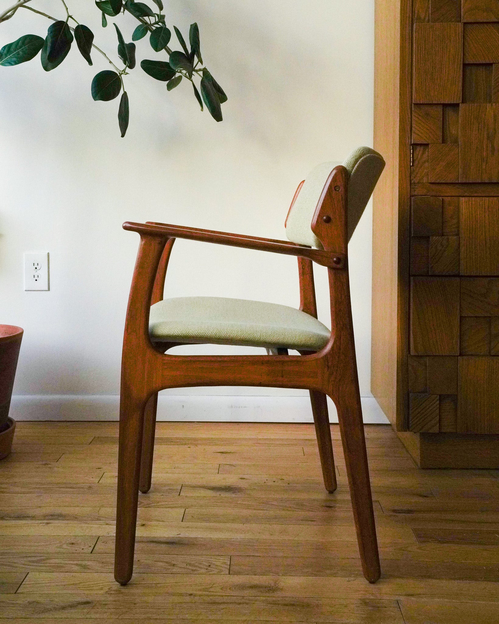 Erik Buch Model 49 & Model 50 Dining Chair Set of 7 – Long Weekend